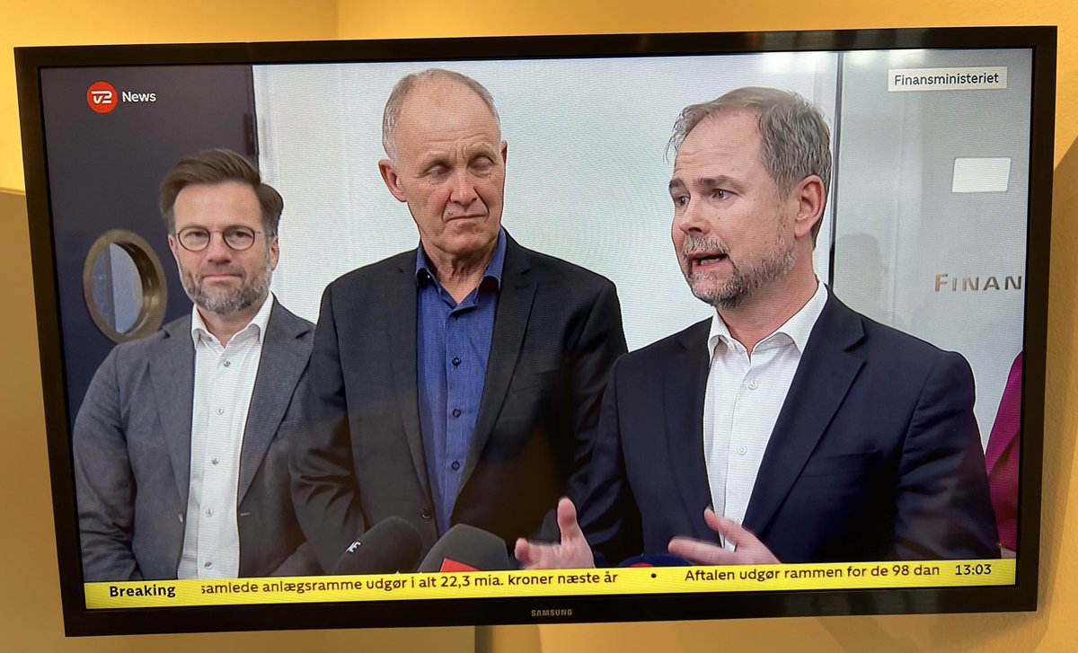 Benny Engelbrecht (@bennyengelbrech) on Twitter photo Finansminister <a href="/NWammen/">Nicolai Wammen</a> præsenterer aftale om kommunernes økonomi næste år, sammen med KL.
Læs mere her: fm.dk/nyheder/nyheds… #dkpol Finansminister <a href="/NWammen/">Nicolai Wammen</a> præsenterer aftale om kommunernes økonomi næste år, sammen med KL.
Læs mere her: fm.dk/nyheder/nyheds… #dkpol
