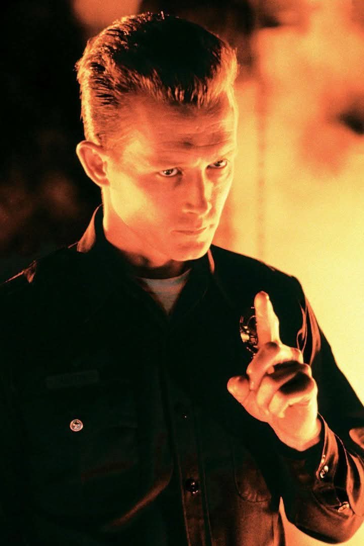 caeiromagno's tweet image. &quot;Hablas en tiempo pasado de cosas que todavía no hice&quot; (Linda Hamilton).
*
Anomalías temporales que poseen el fulgor de las cosas nuevas.
*
Terminator 2 contó con casi todo el equipo de la primera parte.
*
En Terminator 2 Arnold Schwarzenegger no &quot;extermina&quot; a nadie.