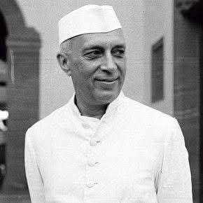 शत शत नमन...

आज भले ही कहने को कोई कुछ भी कहे लेकिन देश की  मजबूत नींव रखने में आपके नेतृत्व को सदैव याद रखा जाएगा...

जब देश आर्थिक रूप से कमजोर था राजकोष खाली था  मैदान से लेकर पहाड़ तक रोटी कपड़ा और मकान से लेकर  शिक्षा ,स्वास्थ्य , सड़क पर विचार करना एक बड़ा कदम था ।