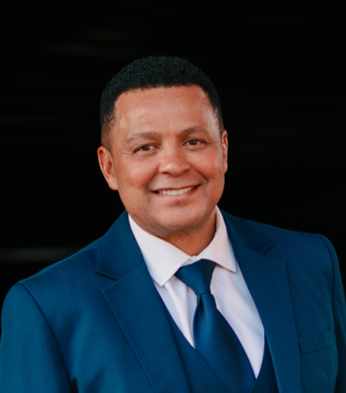 Dr Rudolph Phillis reflects on how his PhD journey at DaVinci shaped his career in innovation, safety, and leadership. From fatality-free shifts to lifelong learning, his story is one of impact and purpose.
Read his full story. zurl.co/ZzGIy  #DaVinci20Years