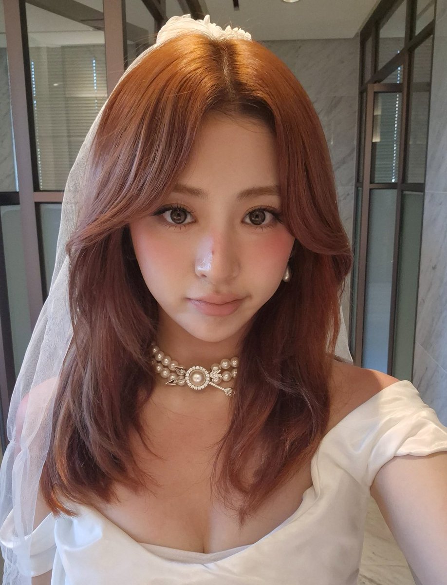 the duality of huh yunjin