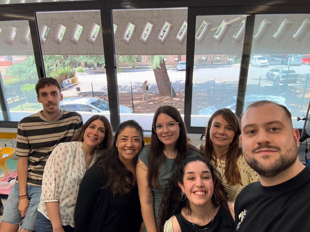 Very Happy with Ari's stay in our lab. We wish her all the best in her professional journey! <a href="/Maribel_h_a/">Maribel Hernandez Alvarez</a> <a href="/raulventura99/">Raúl Ventura Sánchez</a> <a href="/DamianAntelo_/">Damián A. Antelo</a> <a href="/SabinaCisa/">Sabina Cisa-Wieczorek</a>