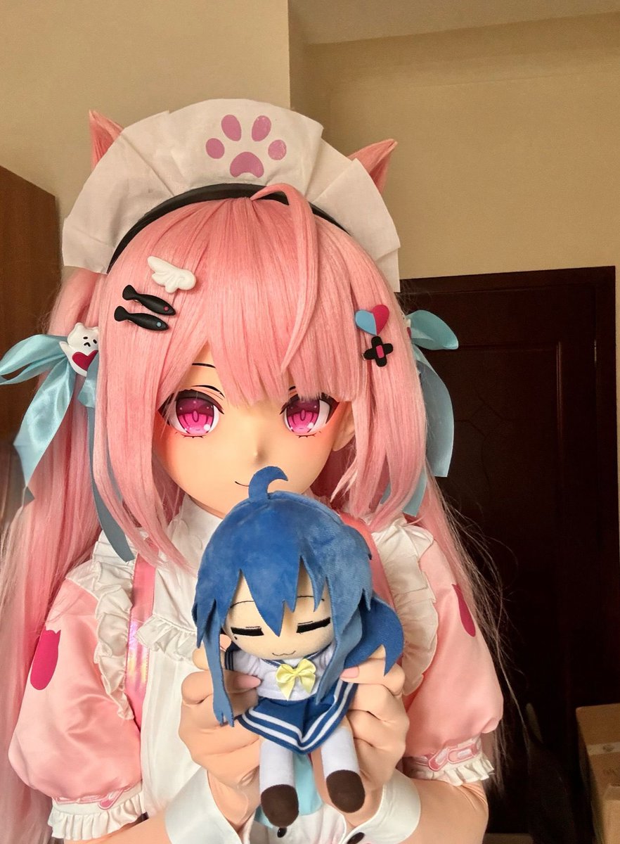 其实本体是手上的此方fumo～
🎭：<a href="/haagaau_GF/">Kigurumi虾饺工房</a> 
#結城さくな  
#着ぐるみ  
#kigurumi