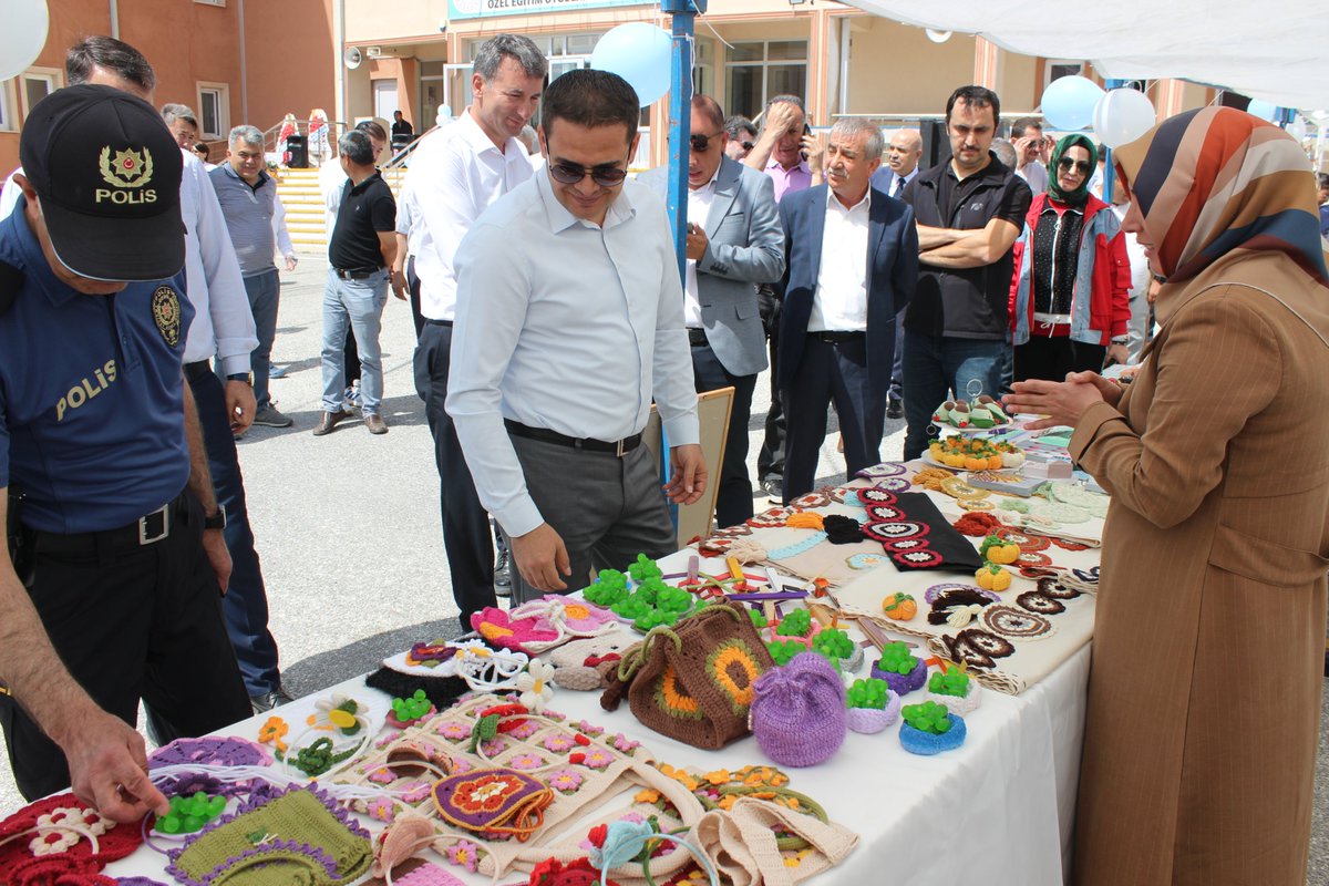 Kaymakamımız Sayın Mehmet Kemal AKPINAR, Beyşehir Kamil Akkanat Özel Eğitim Uygulama Okulu tarafından düzenlenen 8. Geleneksel Okul Kermesi programına katıldı.