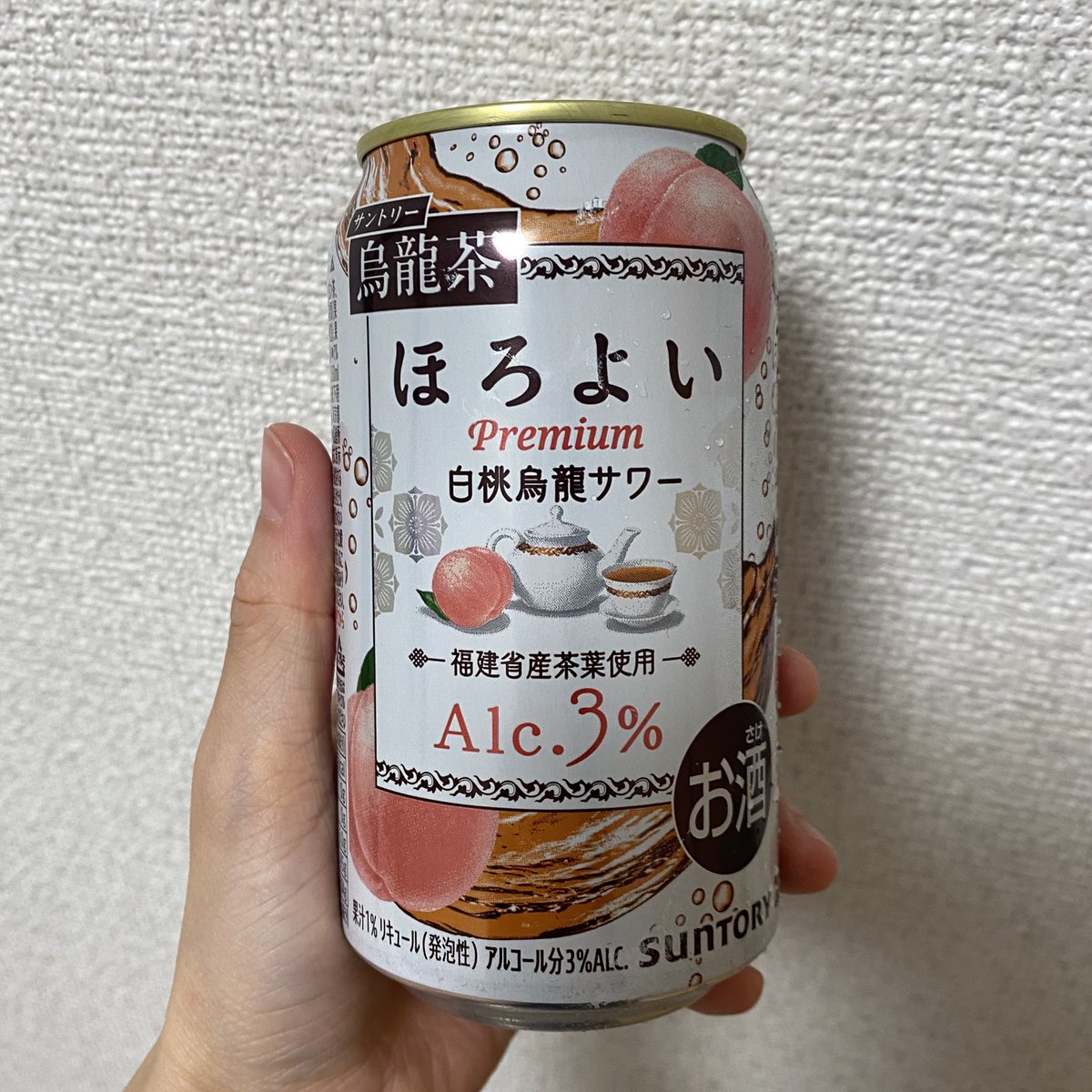 今日はこれを楽しみに頑張った🩷🤍

口に入れた瞬間はピーチサワー！
後味のほんのり烏龍が、ピーチの甘みをせき止めてる！！

甘いはずなのにごくごく飲めるぅ

⋆౨ৎ˚⟡.•

『ほろよい 白桃烏龍サワー』サントリー
 #桃日記2025