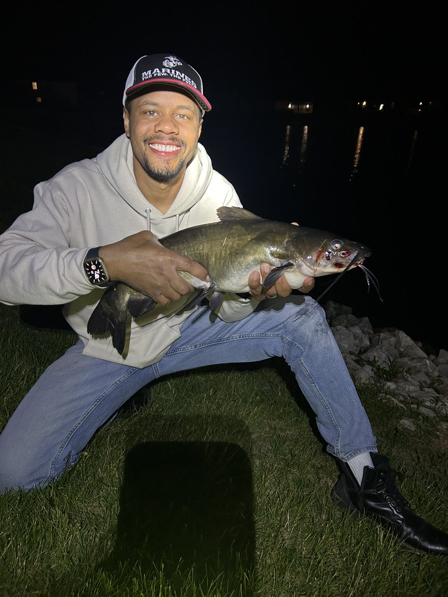PFflyerMarine89's tweet photo. Last night… lol #iCatchFish https://t.co/YnhdCk930W