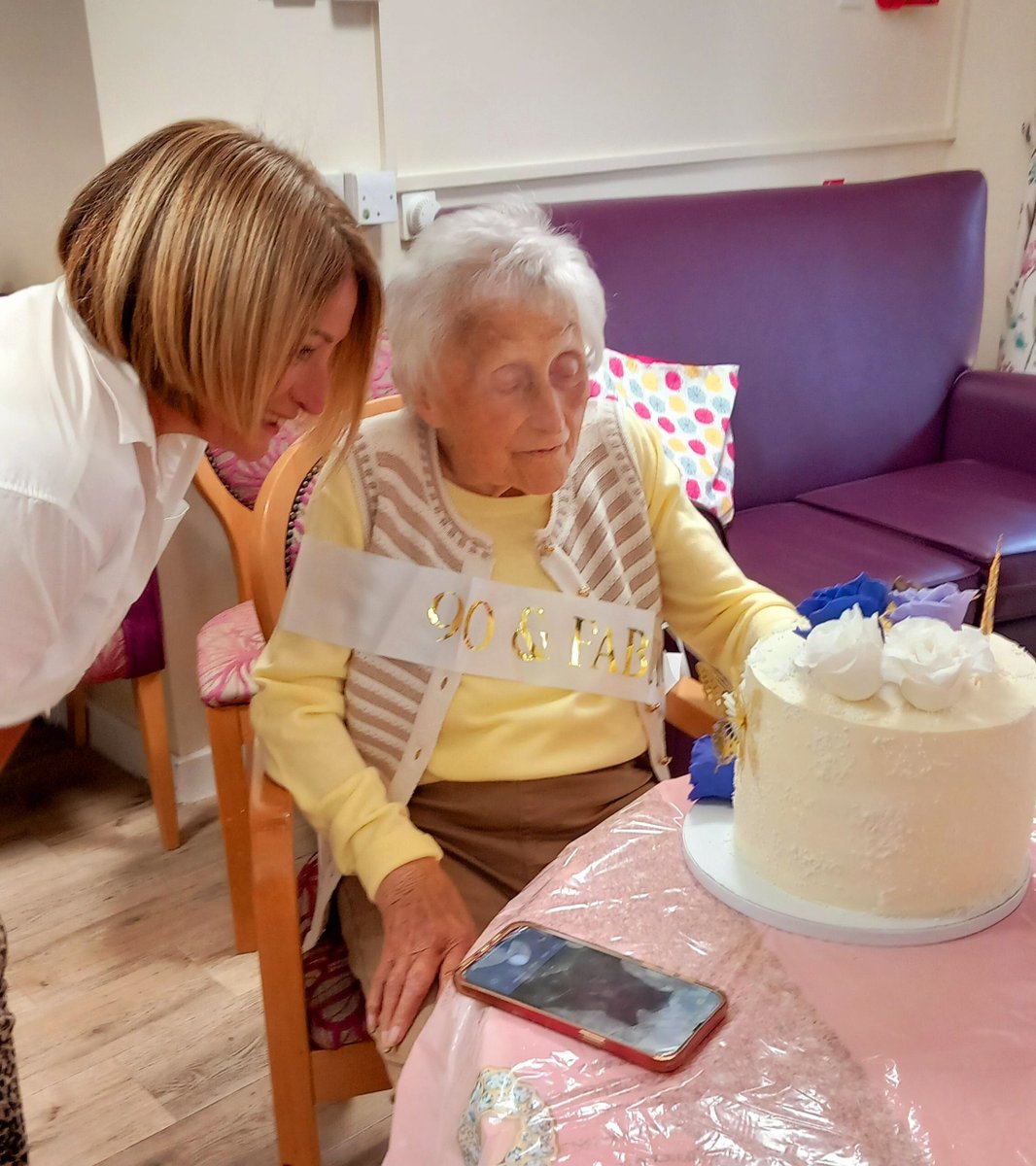 thermbi's tweet image. Happy birthday, Joan! ππ₯³
Resident Joan Prax recently celebrated her 90th birthday at Zetland Court, our Home in #Bournemouth, with friends, family and a fabulous singer.
She also enjoyed a stunning cake adorned with edible flowers in lilac, purple and cream! ππ