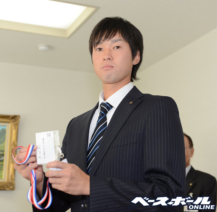 BaseBallMOnline's tweet photo. ✨㊗✨
ヤクルト・石山泰稚投手　史上38人目!!
通算100セーブ達成👏👏

PROFILE▼
https://t.co/7t4WmzJsvf

おめでとうございます🎊🎉

#石山泰稚 #ヤクルトスワローズ #swallows https://t.co/yS0ki6eElr