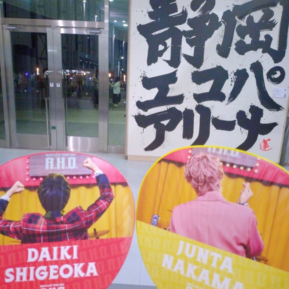 na__7k's tweet photo. 久しぶりの現場！ともちゃん！💛❤️
いつもの地元勢とも集まれて嬉しい✌️✨

そして！やっぱりライブは楽しいですね！
ずっと楽しかった！！また今回もパワーもらえたので人生楽しく生きられそう！はっぴー！！❤️ https://t.co/D9yGkmTSUs