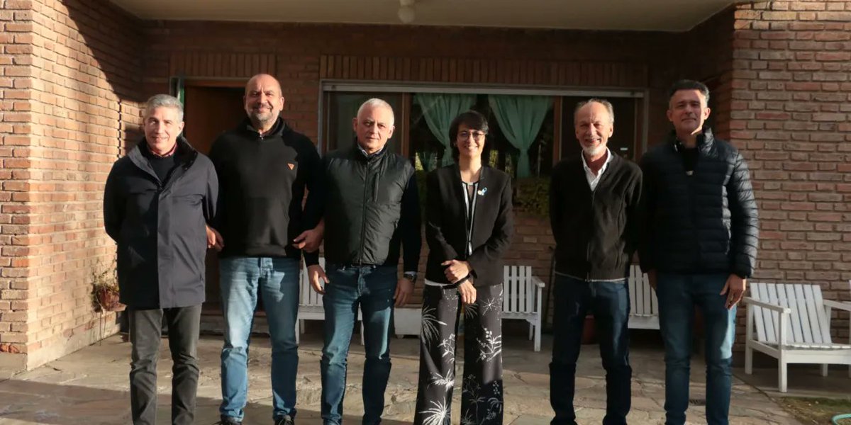 ExactasUNSJ's tweet photo. Avanza la instalación de un telescopio para detección de basura espacial en Barreal.
La Decana Dra. Natalia Nuñez y el Director del OAFA Dr. Carlos Francile recibieron a representantes de la Agencia Espacial Italiana (@ASI_spazio) y de la @CONAE_Oficial.
►https://t.co/AqsyHe95Rm https://t.co/dvYR2Iodhd