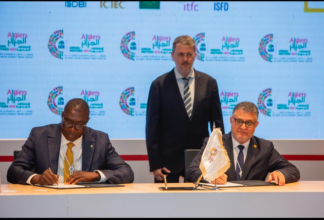 ITFCCORP's tweet photo. 🌍 ITFC Signs US$100 Million Murabaha Financing Agreement with ECOWAS Bank for Investment and Development
We are pleased to announce that ITFC has signed a Terms Letter for a US$100 million #Murabaha Financing #Agreement with the ECOWAS Bank for Investment and Development (@BIDC_EBID). This facility will support the import of critical commodities for member countries, helping to strengthen regional trade and economic stability.
This important milestone was achieved on the sidelines of the 2025 @isdb_group Annual Meetings in #Algiers, furthering ITFC and EBID's commitment to promoting sustainable development and facilitating economic #growth across West Africa.
This partnership reflects ITFC's ongoing role in supporting the #import of essential goods and driving trade finance solutions across Africa. 🌱
#ITFC #EBID #TradeFinance #Africa #SustainableGrowth #CommodityImports #Partnership #2025IsDBAMs