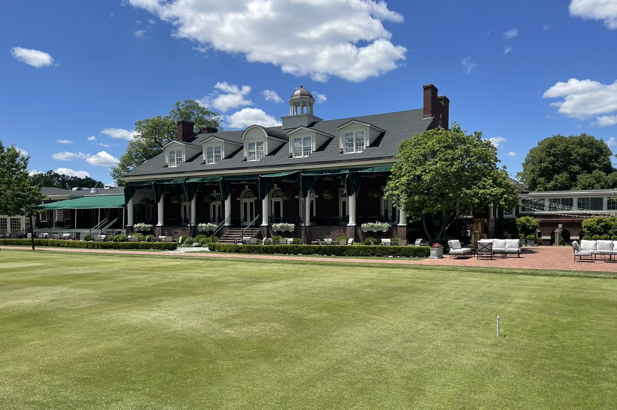 Clean up and small redesign to the patio outside the tennis pro shop ☀️🎾🏏🌻