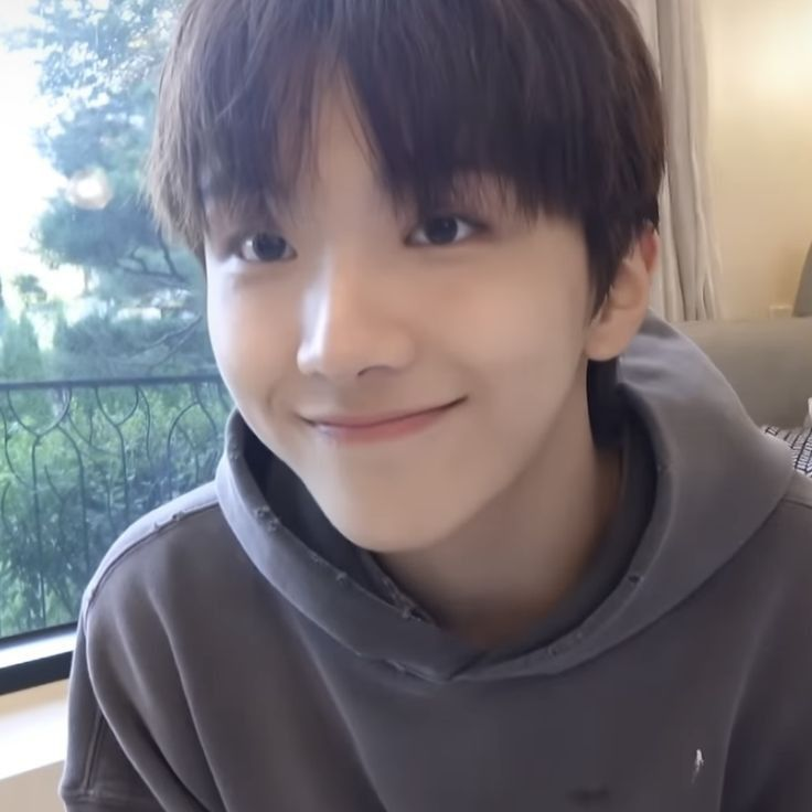 가끔 빨래 널러 가는 이 남자애 붙잡고 
이상한 소리나 하고 싶음

너 집 오는데 누가 바밤바 사준다고 하면 따라갈 거야?

누나... 저 스무 살이거든요... 
그리고 바밤바는 제가 아니라 누나가 좋아하잖아요...
먹고 싶어? << 여친 의도 100% 파악했을 때 나오는 반말