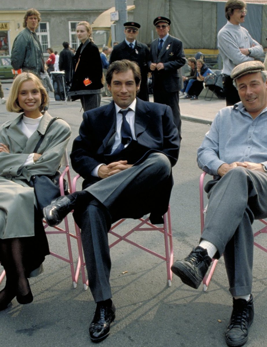 Lintonios tweet media