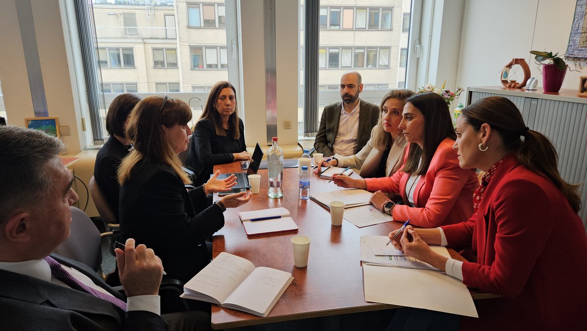 El <a href="/regiondemurcia/">Gobierno de la Región de Murcia</a>  colaborará con la Comisión Europea en la elaboración de la estrategia de relevo generacional en el sector agrario

La consejera <a href="/sararubira/">Sara Rubira Martínez</a>  traslada a la Comisión que el acceso a la tierra, la baja rentabilidad de las explotaciones y los elevados costes de