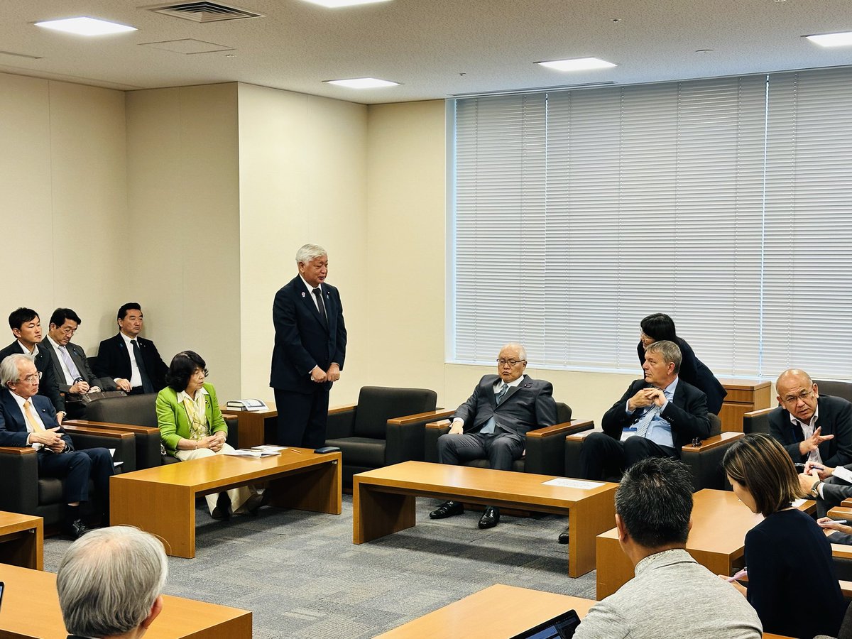 この間パレスチナの患者さん二人を自衛隊中央病院に受け入れている中谷防衛大臣も駆けつけてご挨拶頂いた。ガザの状況は、想像を絶するとのラザリーニ事務局長の言葉にあるように、攻撃に加え飢餓が50万人に及ぶ。病院も攻撃され、物資の搬入制限で薬も枯渇している。
人道支援の為にもまず停戦を。