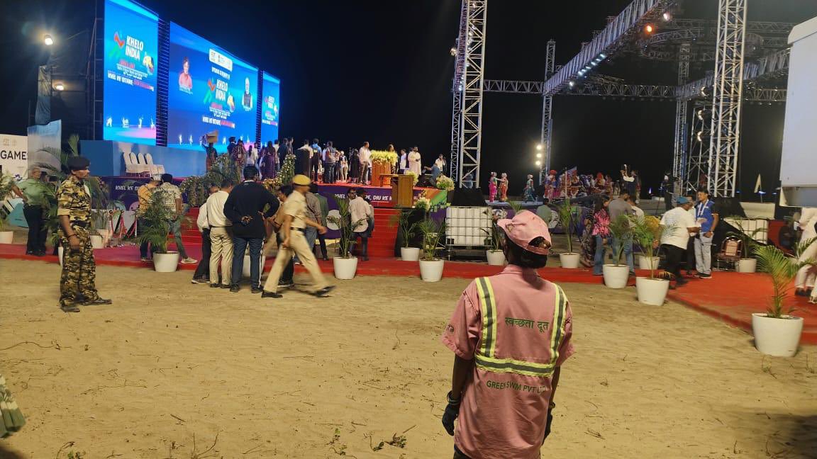GreentechInfra's tweet photo. The energy, excitement, and enthusiasm of the Khelo India Beach Games lit up the shores of Diu! 

While athletes showcased their talent in games, our Green Friends quietly ensured the beaches stayed spotless and waste-free. 

A heartfelt salute to the champions of cleanliness! https://t.co/TCkefYI7OH