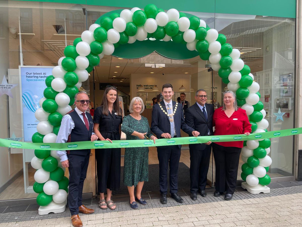 brislordmayor's tweet image. All the better to see you with! 👀
Last week I had the privilege of cutting the ribbon at the recently refurbished @Specsavers store in Broadmead ✨️
It was fantastic to visit the spec-tacular new store and celebrate with the team and local community 🥳