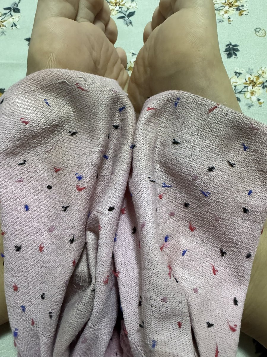 福利姬云朵小羊的原味屋分享的黄推图片2 - 网红私拍内容