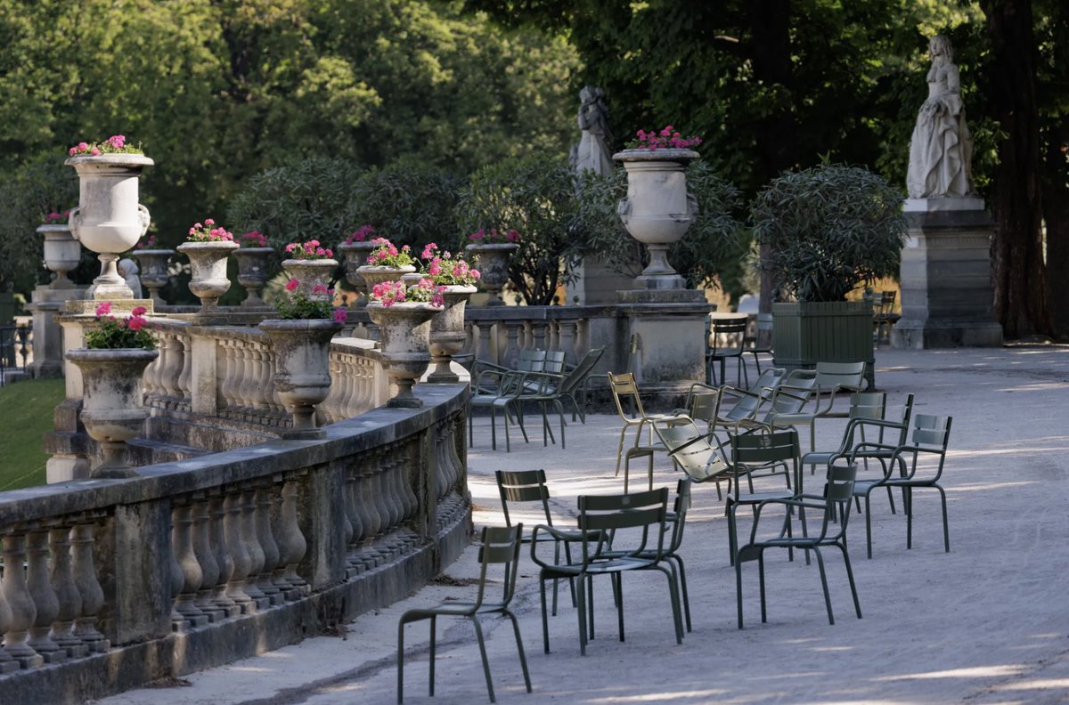 Calme et silence au petit matin dans le Jardin du Luxembourg