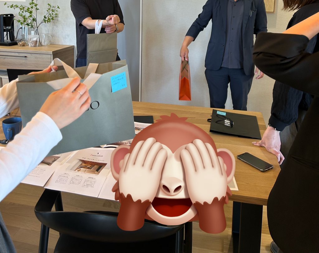 今日はカタログ刷新のため、メンバーで話し合いました。色んなアイディアが出てきて最終形態はとても素敵になりました✨ドリンクメニューやディフューザーなど、細かいところまでブランドイメージを作っていってます☺️これからもっとクラヴィスの価値を届けられるように頑張るしん👨‍🦲✨️