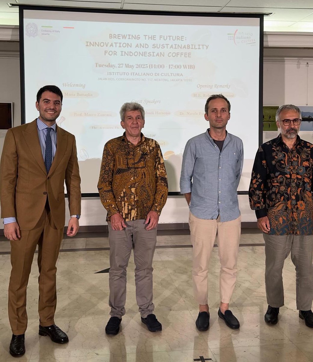 For the #ItalianResearchDayintheWorld, the Embassy organized the event “Brewing the Future: Innovation and Sustainability for Indonesian Coffee”, reaffirming Italy’s support for #sustainable and #innovative practices in the Indonesian #coffee sector. ☕️🔬🇮🇹🇮🇩