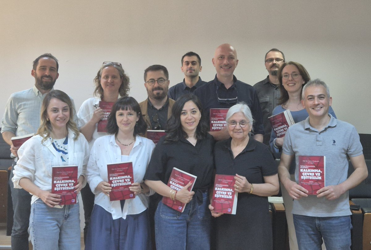 Marmara Economics (@marmaraecon) on Twitter photo Bölümümüz emekli öğretim üyesi Prof. Dr. Fatma Doğruel’e armağan edilen, editörleri ve yazarları Fatma Hoca’nın öğrencisi olmuş akademisyenlerden oluşan
“Türkiye Ekonomisinin Dinamikleri: Kalkınma, Çevre ve Eşitsizlik” <a href="/Efilyayinevi/">Efil Yayınevi</a>'nden çıktı! Bölümümüz emekli öğretim üyesi Prof. Dr. Fatma Doğruel’e armağan edilen, editörleri ve yazarları Fatma Hoca’nın öğrencisi olmuş akademisyenlerden oluşan
“Türkiye Ekonomisinin Dinamikleri: Kalkınma, Çevre ve Eşitsizlik” <a href="/Efilyayinevi/">Efil Yayınevi</a>'nden çıktı!