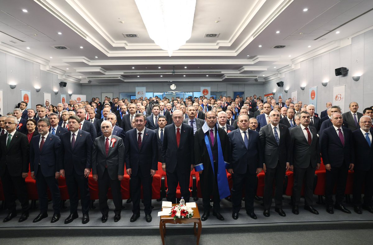 “Türkiye bir hukuk devletidir, kimse hukukun üstünde ya da kapsama alanı dışında değildir” tccb.gov.tr/haberler/410/1…