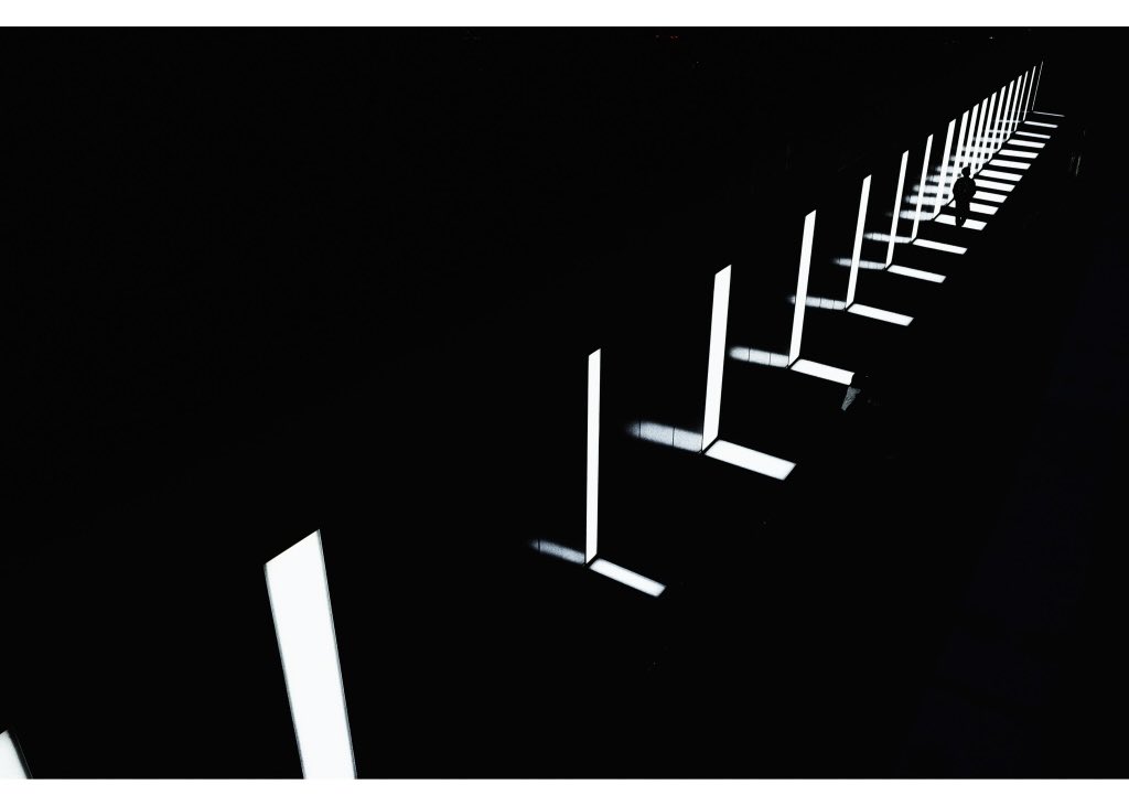 romel_photo's tweet photo. Minimal and shade
“Road of lightness”
#photography #streetphotography
#cinematic #japan #streetphoto
#shadow #dark #tokyo #minimalism #silhouette #street #fineart #fineartphotography https://t.co/Px0ZlH5kI1