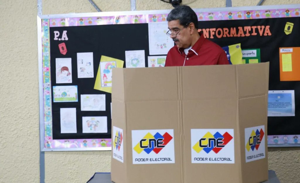 A pesar de los cercos y presiones, ¡el pueblo venezolano elige su camino! Felicitaciones al <a href="/PartidoPSUV/">PSUV</a> por su contundente victoria en las elecciones legislativas y regionales que reafirma el respaldo irrestricto de este hermano pueblo a la Revolución Bolivariana.