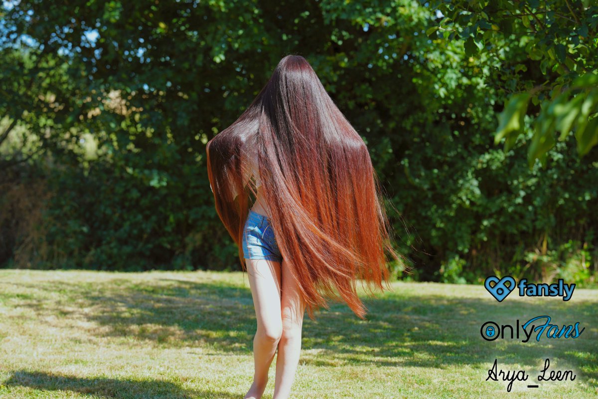 arya_leen's tweet photo. Which one do you prefer ? Left🔁 or Right❤️

#Longhair #Hairplay https://t.co/OSO0VgAEkm