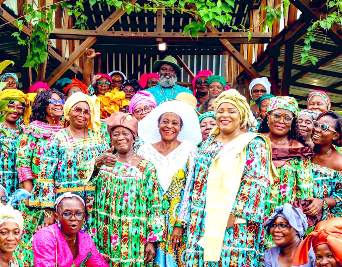 Lorsque la Femme au sein de la cellule familiale ou de la société est écoutée,valorisée ou incluse à part entière dans la gestion de la cité, toute la société en bénéficie. Leur exclusion au contraire déchire le tissu social et la dérive suit…