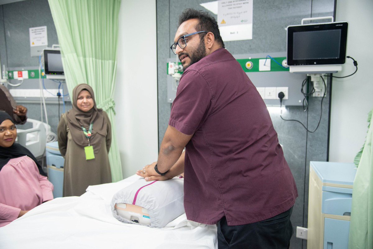 HMH_mv's tweet image. As part of the World Emergency Medicine Day celebration, our team from Emergency Department led by Dr. Hisham Ali Zaki conducted practical training sessions on Basic Life Support for non-medical staff. 

#EmergencyResponse
#BasicLifeSupport