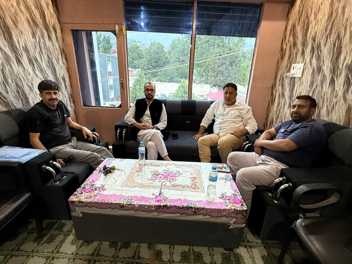Sarshad Natnoo (@natnoosarshad) on Twitter photo Held a detailed meeting with senior party colleagues at #Doda !!
<a href="/OmarAbdullah/">Omar Abdullah</a> <a href="/CM_JnK/">Office of Chief Minister, J&K</a> <a href="/JKNC_/">JKNC</a> <a href="/YNCJK/">JKYNC</a> Held a detailed meeting with senior party colleagues at #Doda !!
<a href="/OmarAbdullah/">Omar Abdullah</a> <a href="/CM_JnK/">Office of Chief Minister, J&K</a> <a href="/JKNC_/">JKNC</a> <a href="/YNCJK/">JKYNC</a>
