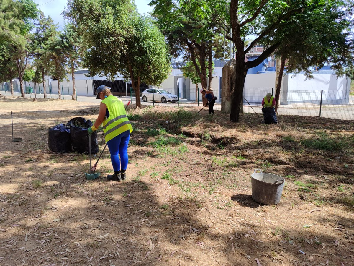 ElVisoDelAlcor_'s tweet photo. #CuidandoElViso💙 Operarios municipales están realizando tareas de limpieza y mantenimiento en el Parque de La Muela y en la Vía Verde. Colabora con ellos y utiliza las papeleras y contenedores. https://t.co/vSgkx5ygJH