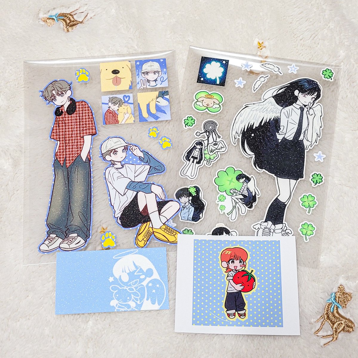 정배 <a href="/JBeaGoooP/">정배</a> 
오프에서 만나면 꼭 구매하게 되는 정배님 스티카,, 특전은 품절이었지만 팔로우 포카가 너무 아름다워요♡

진짜 <a href="/_zin_zza_/">진짜? ┊ Dot ⁴ G11</a> 
첫구매인데 그림체가 넘 취저 ••  특히 클로버소녀가 너무 예뻐효,,,🍀