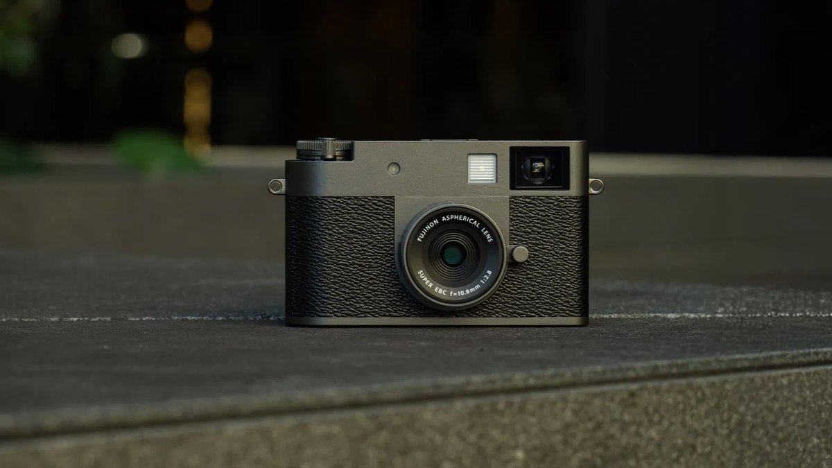 GadgetFlow's tweet image. The Fujifilm X Half is a pocket-sized, film-inspired camera built for spontaneous, creative storytelling anytime, anywhere. #FujifilmXHalf #CompactCamera #CreativeShots #EverydayStories 
thegadgetflow.com/product/fujifi…