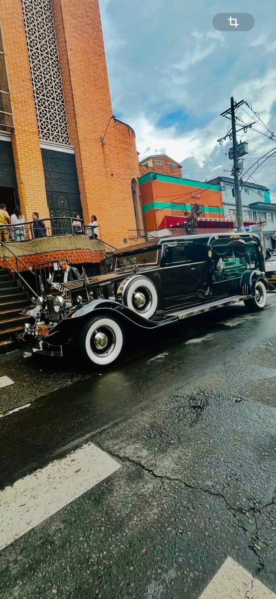 soydeituango's tweet photo. #Escriben Este carrito fúnebre lo vi en el parque de Villa Hermosa en la ciudad de Medellín https://t.co/03j0Yt75KN