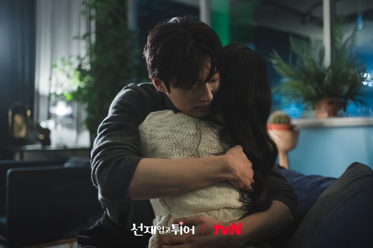 tvN dropped a still cut that wasn’t even in the scene 🥹

I’m scrolling through lovrun posts right now, and I can already tell I’m about to rewatch the last episode for the nth time… 🫶🏻