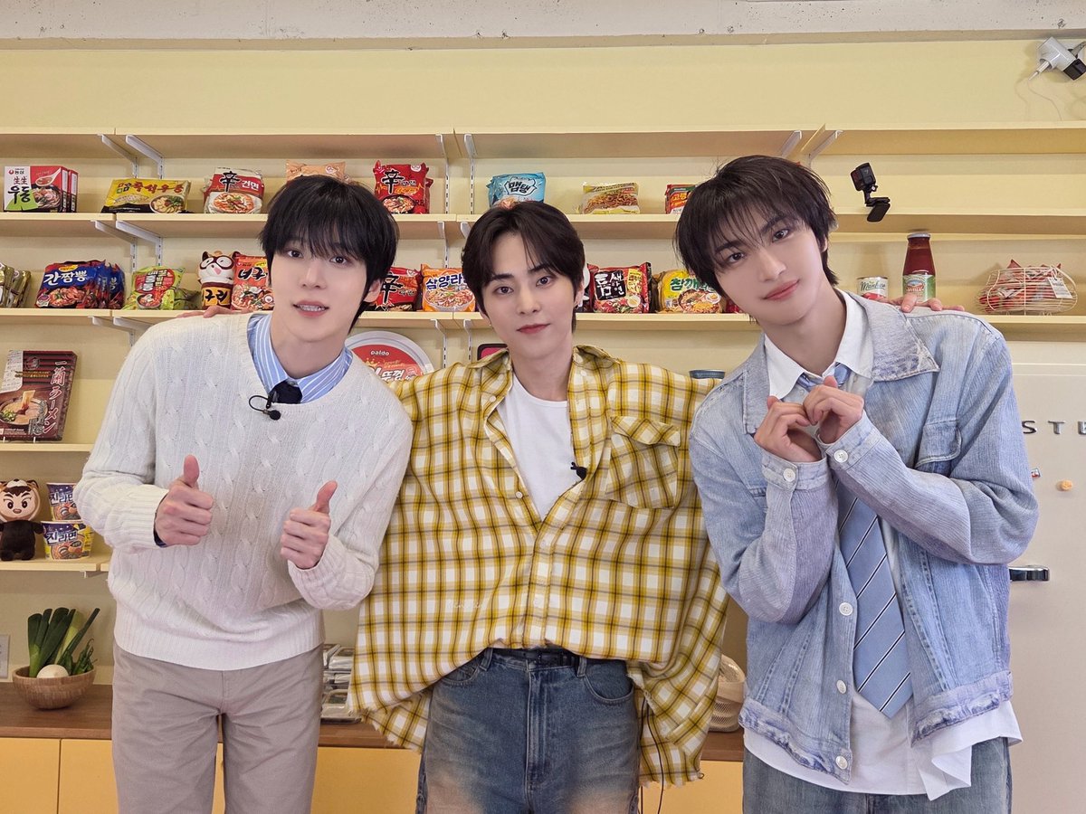1024updates's tweet image. [📷] Seonghwa and Yunho with Xiumin

#ATEEZ #에이티즈 @ATEEZofficial