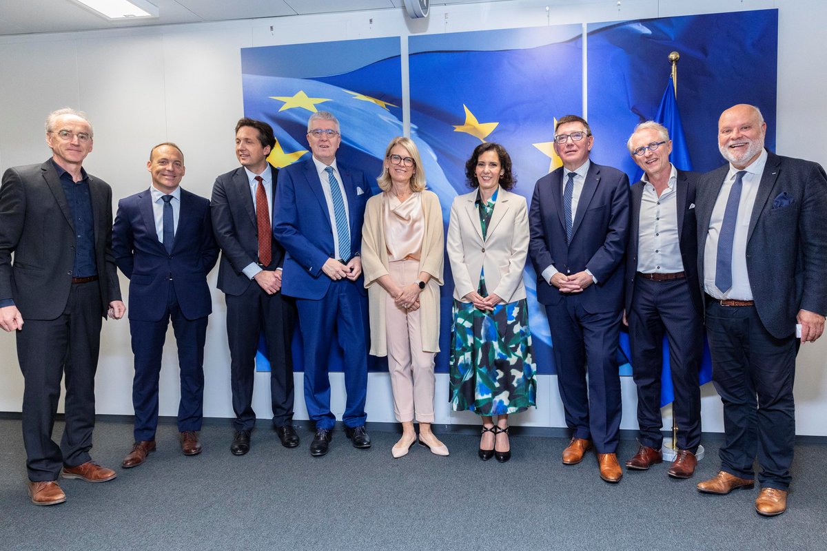 Pieter TIMMERMANS (@pietervbo) on Twitter photo Brussels... capital of Europe.
Meeting with our Belgian Commissioner <a href="/hadjalahbib/">Hadja Lahbib</a> ... and Robert Schuman. Brussels... capital of Europe.
Meeting with our Belgian Commissioner <a href="/hadjalahbib/">Hadja Lahbib</a> ... and Robert Schuman.