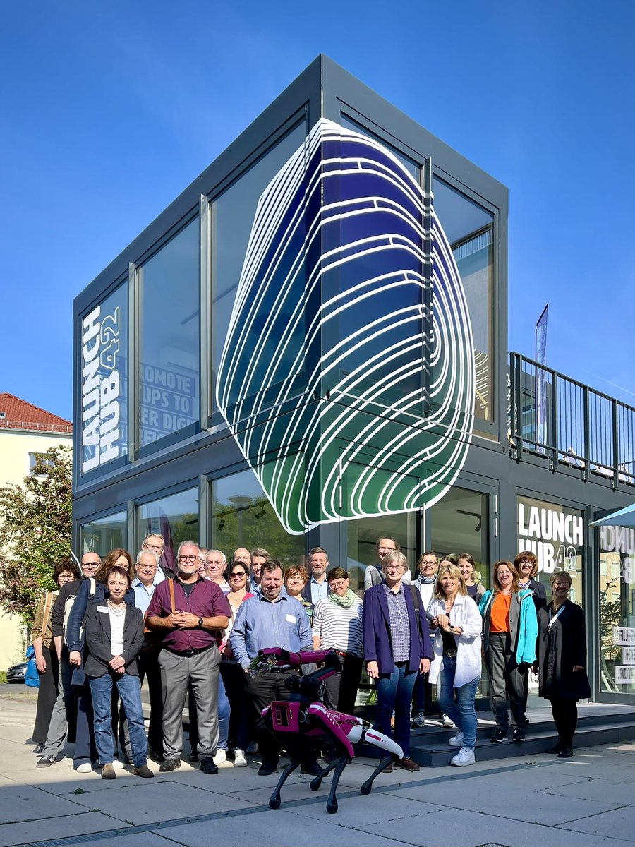TactileInternet's tweet image. Today: visit from representatives from #LaSuB from across Germany at #ComSpace @LHub42 ! We showcased our #AI, #tactileinternet & #coding school modules. Highlight: a visit to the #CeTIBAR featuring our humanoid robot #Ameca! 🤖✨@tudresden_de @dfg_public
#CeTI #STEM #MINT