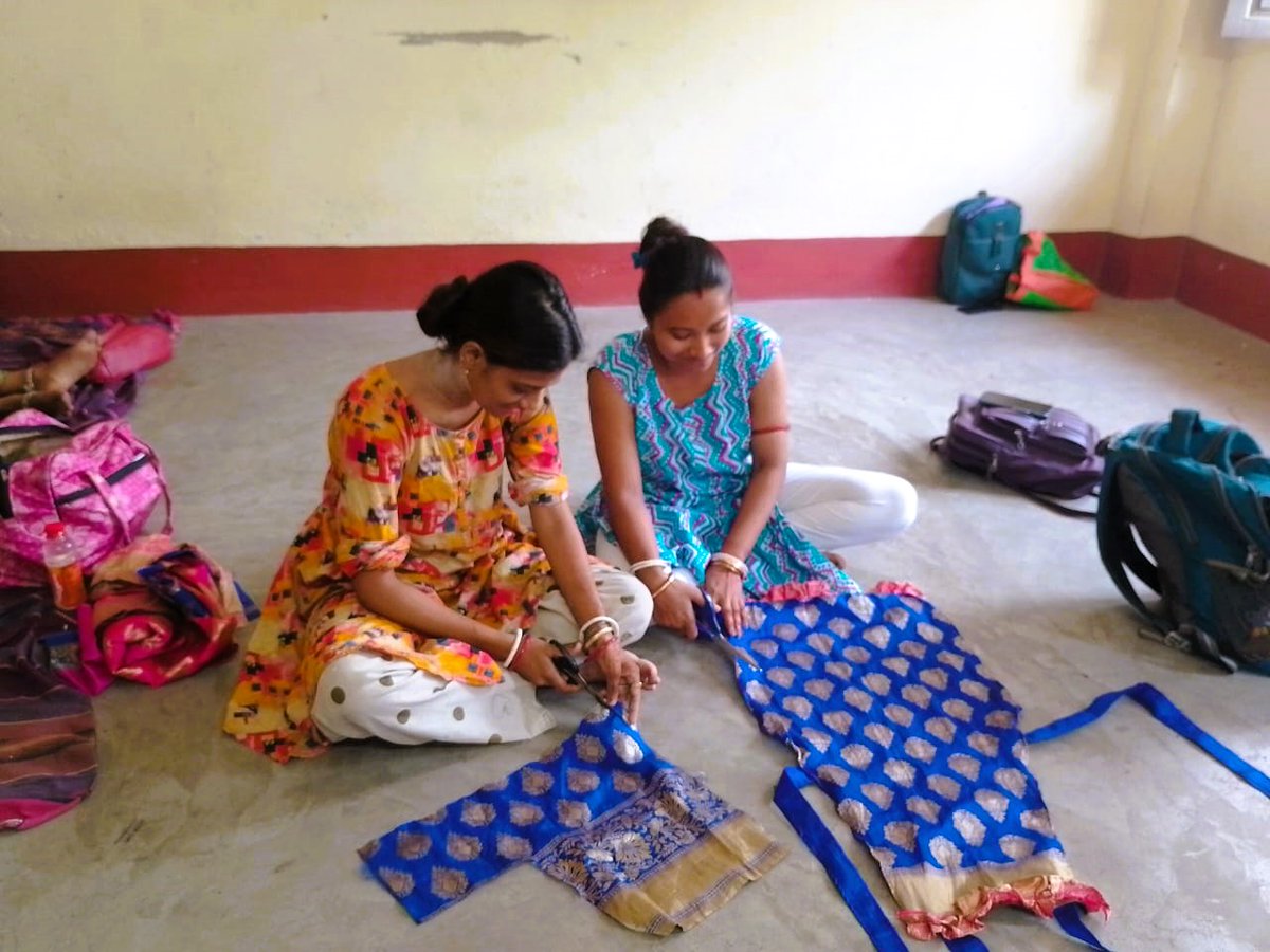 PBSSD_Howrah's tweet photo. Snippets of "Garment Manufacturing" traning course at Software Wizard-Sarada Ashram Center under Utkarsh Bangla Howrah.
Block: Sankrail.
..
..
#utkarshbanglahowrah #SkillDevelopmentProgram #Howrah #PBSSD https://t.co/VUShEn5zgl