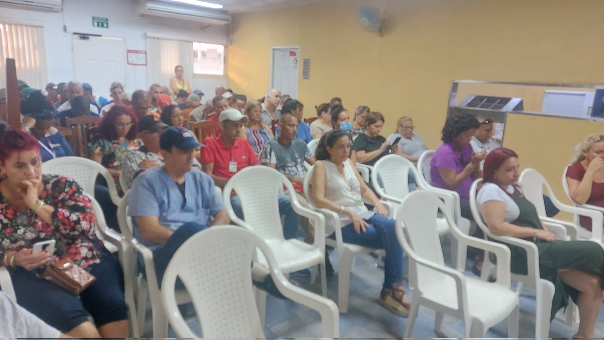 Asamblea de afiliados en <a href="/PapasCoSA/">Papas&Co S.A</a> debatiendo inquietudes y proyecciones de trabajo para seguir fortaleciendonos como empresa.
#MinalXCuba 
#VamosConTodo 
#GenteQueSuma 
<a href="/coralsacuba/">Corporación Alimentaria S.A</a> 
<a href="/minalcuba/">Ministerio de la Industria Alimentaria de Cuba</a>