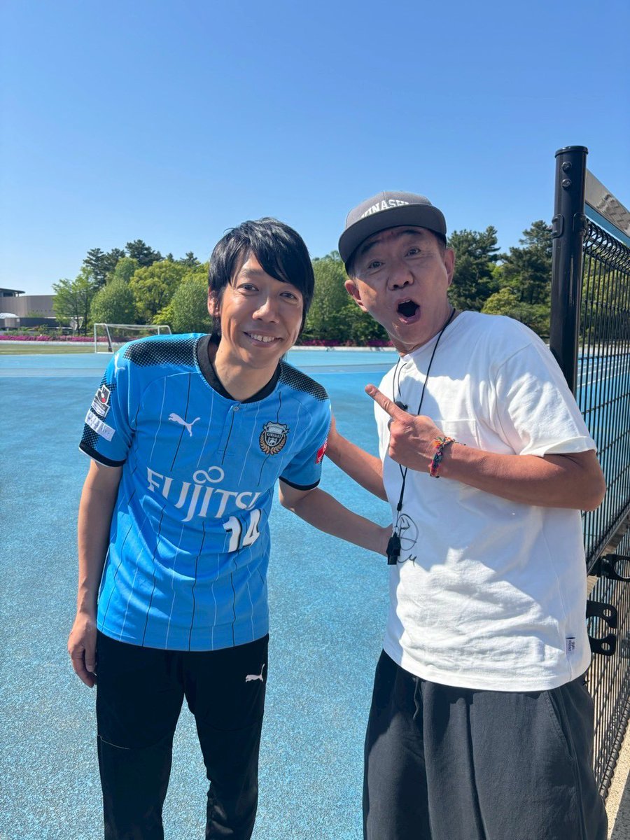 kengo19801031's tweet photo. 憧れの木梨憲武さんと。

小さい頃からとんねるずを見て育ってきた人間なので、今回ノリさんとお会いできて本当に嬉しかったですし、最高に楽しかったです⚽️

昔の自分に「ノリさんに会えたぞ‼︎」と伝えたい😭

この度はお誘いいただき本当にありがとうございました‼︎

#それスノ
#木梨憲武 さん https://t.co/9SdmwvtVwf