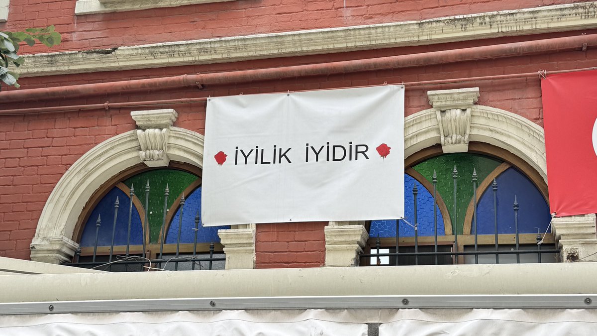 Şahane bir mesaj. Gümüşsuyu Selime Hatun Cami imamını kutlarım 🎈