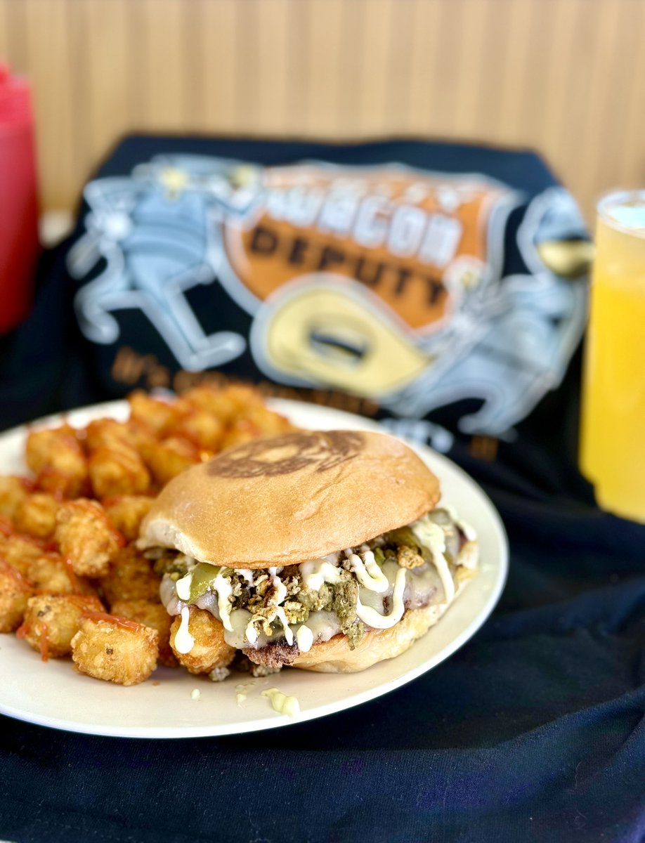 🚨Chef Special🚨

🔸Chorizo Verde Burger🔸

Juicy 💯 Angus Beef Patty 🐮
Mild Pepperjack Cheese 🧀 
Chorizo Verde, Scrambled Egg &amp;
Grilled Diced Jalapeño mixture 🌶️
House-made Cilantro Lime Aioli
All on our FAMOUS buttery toasted bun

#chefspecial #pattywagonokc #burgersofokc