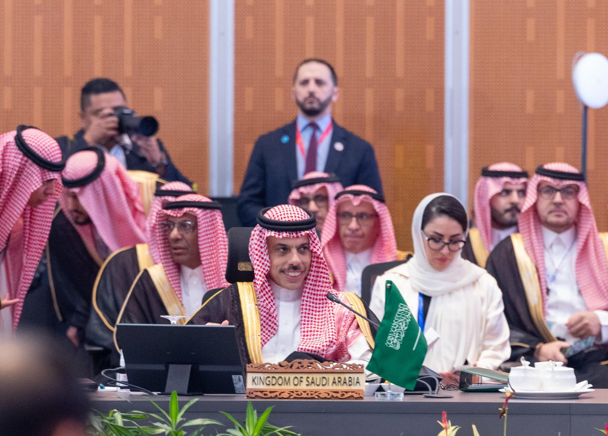 سمو #وزير_الخارجية: نسعى إلى تسريع التحول نحو الطاقة منخفضة الكربون، والنظيفة، والمتجددة، والاستفادة من مبادرات الحزام والطريق الصينية لدعم الترابط الإقليمي، وتكامل دول الآسيان مع دول مجلس التعاون، ولتطوير الاقتصاد الرقمي عبر تمكين الشركات الناشئة، وتوسيع الشراكات بين القطاعين