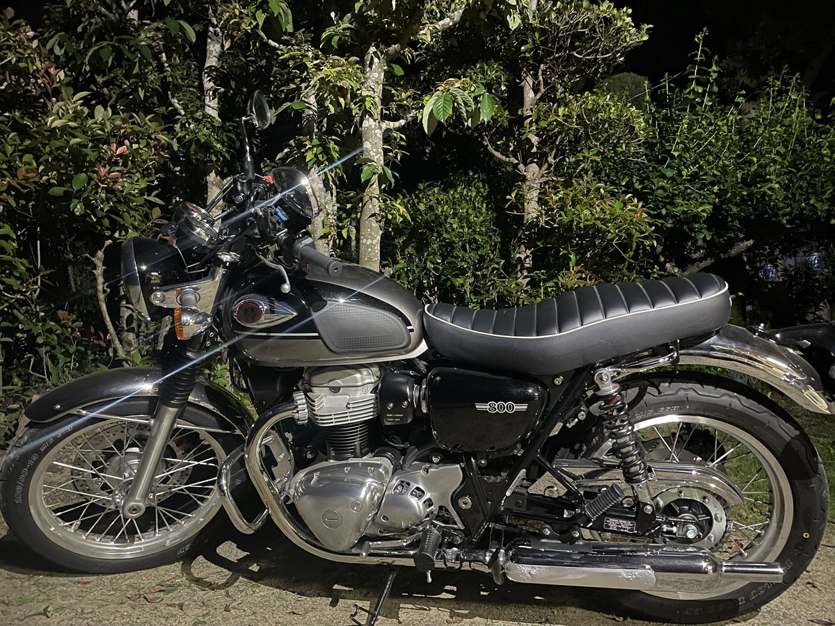 まだちょっと夜は寒かった🫨

 #w800  #バイク女子