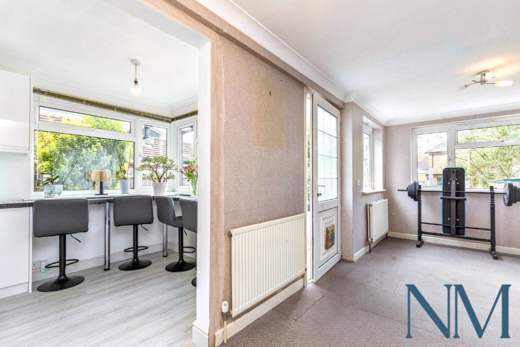 NewMoveProperty's tweet image. 🏡 Fresh Listing!
This 3-bed semi-detached in East Grinstead blends modern updates with classic charm—perfect for family life.

✅ Spacious &amp;amp; stylish
✅ Ideal location
✅ Move-in ready

📌 View details: bit.ly/4kebexX

#PropertyForSale #EastGrinstead #NewMove